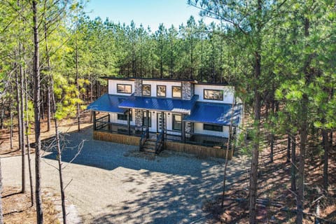 Luxe Broken Bow Cabin with Private Hot Tub and Grill! Maison in Broken Bow