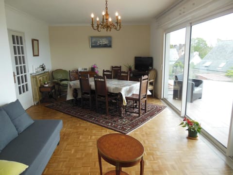 Living room, Dining area, Meals