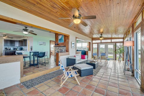Gulf Front Spring Hill Getaway with Grill and Dock! Casa in Hernando Beach
