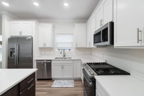 Kitchen or kitchenette, dishwasher, minibar, pet friendly, stove, toaster