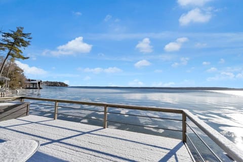 Stunning 4BR Cottage with Lake View Casa in Barrie