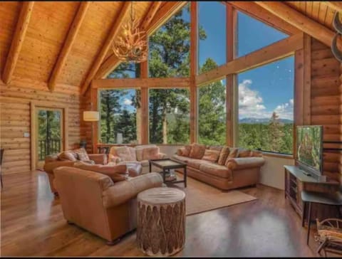 Updated Log Cabin 5 Min Walk to AF Country Club House in Angel Fire