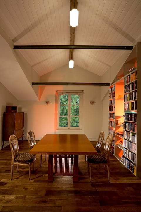 Library, Seating area