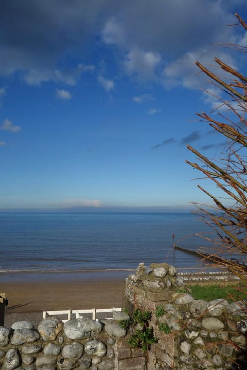 10 Yards from Sea Hightide – Own Access to Beach Apartment in Sheringham