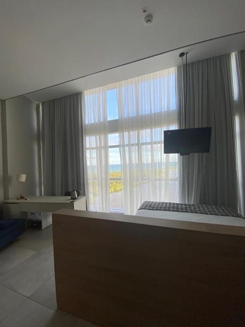 Bed, TV and multimedia, View (from property/room), Photo of the whole room, Sea view