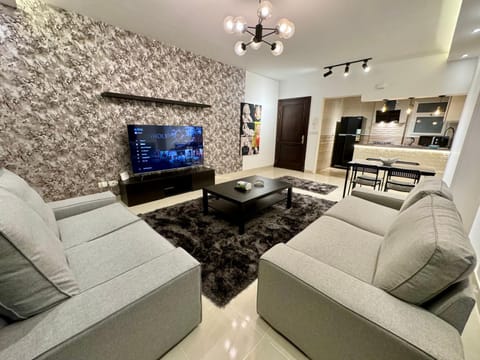 Communal lounge/ TV room, TV and multimedia, Kitchen or kitchenette, Living room, Seating area, Evening entertainment