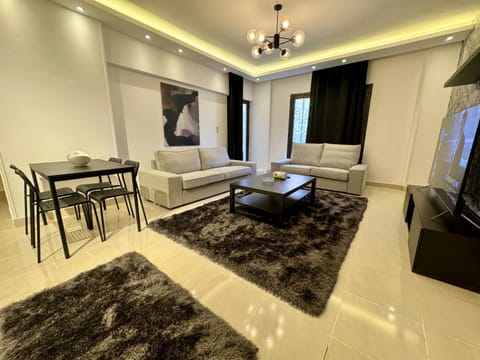 TV and multimedia, Living room, Seating area, Dining area