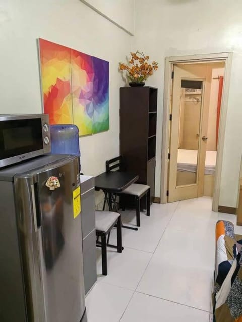 Chateau Elysee A21 near Airport,bar,Resto Apartment in Paranaque