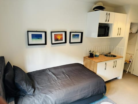 Furnished, modern studio Apartment in Wellington