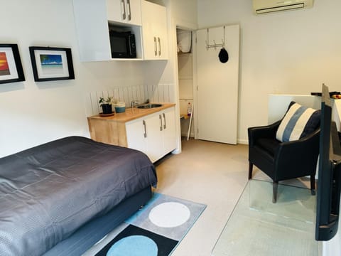 Furnished, modern studio Apartment in Wellington