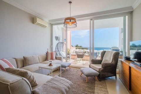 Luxury Sea View Apartment in Cascais