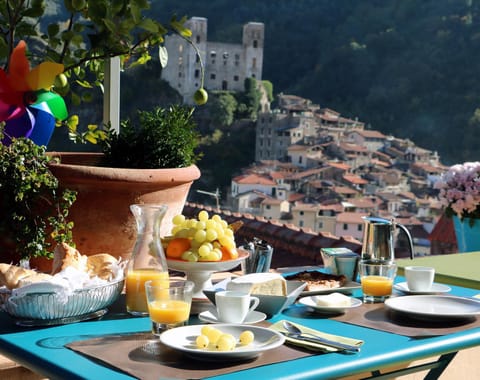 Restaurant/places to eat, Day, Natural landscape, View (from property/room), Balcony/Terrace, Food and drinks, Decorative detail, Communal kitchen, Food, City view, Landmark view, Mountain view, River view, Meals, Breakfast, Continental breakfast, Italian breakfast, Drinks