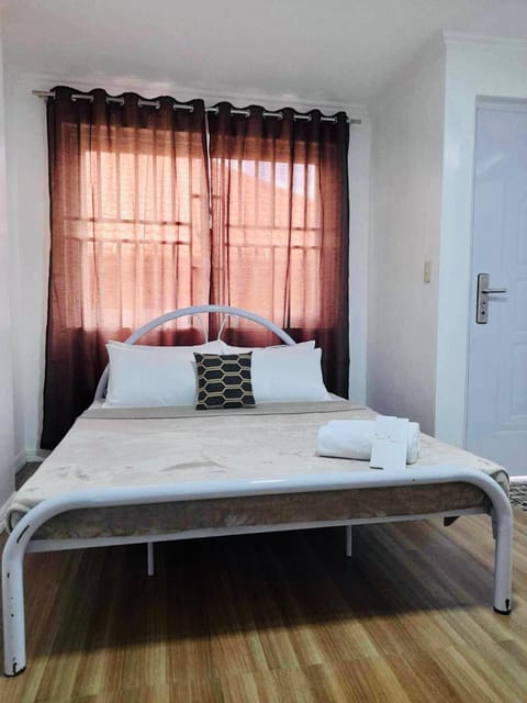 Casa Strata 2 BR 2 Baths whole house with roofdeck Haus in Baguio