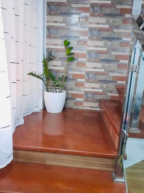Casa Strata 2 BR 2 Baths whole house with roofdeck Casa in Baguio