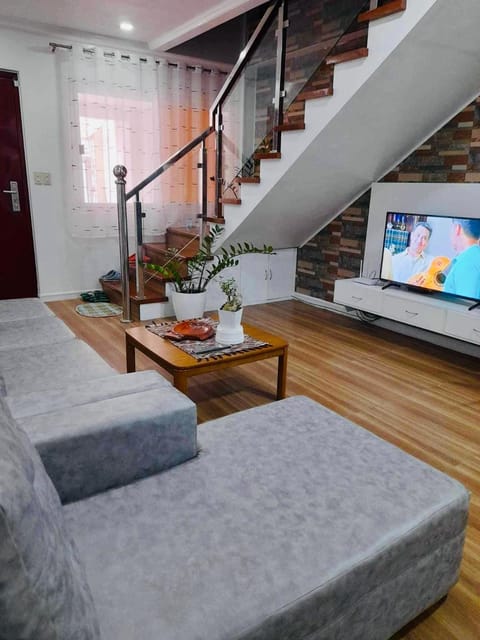 Casa Strata 2 BR 2 Baths whole house with roofdeck Haus in Baguio