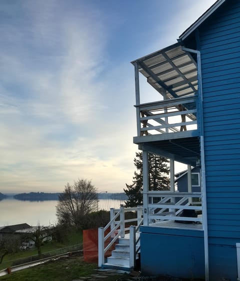 Charming Waterfront Apartment - Your Home Awaits Condominio in Silverdale