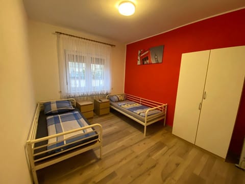 Wohnung mit 2 Schlafzimmer, bis 4 Personen, Privatparkplatz Apartment in Frankenthal