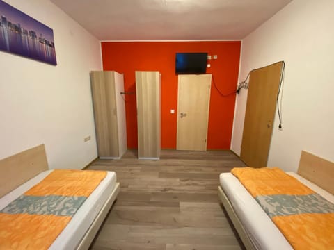 Wohnung mit 2 Schlafzimmer, bis 4 Personen, Privatparkplatz Apartment in Frankenthal