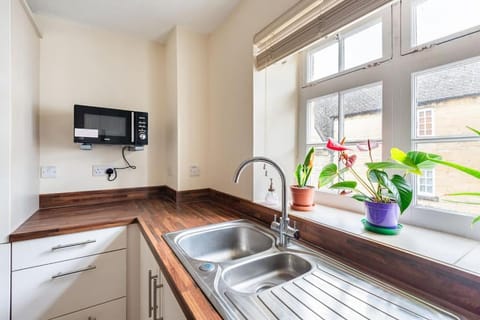 Lovely Town Centre 1 Bed Nr Country & River Walks Wohnung in Cirencester