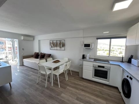 Kitchen or kitchenette, Living room, Dining area