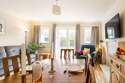 Spacious 4-bedroom townhouse in the city center with free parking House in Oxford