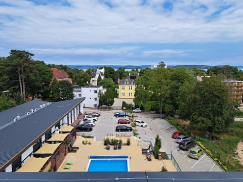 Property building, Garden, Balcony/Terrace