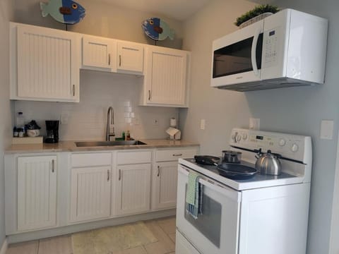 Egret - 1st Floor Freshly Updated Kit W&D 3 Miles to Beach Condo in Bonita Springs