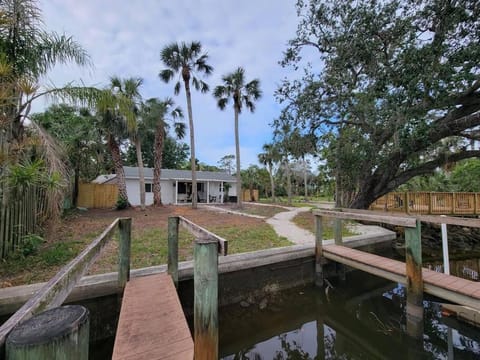 Property building, Natural landscape, Fishing, River view