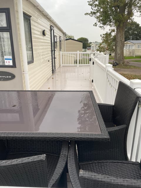 Highfield Grange Caravan Park (Parkdean) Campground/ 
RV Resort in Clacton-on-Sea