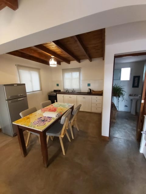 Kitchen or kitchenette, Dining area, pet friendly