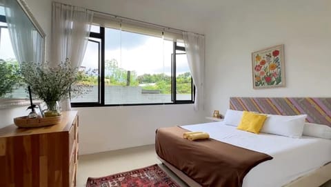 Bed, Garden, View (from property/room), Photo of the whole room, Bedroom, Garden view, towels