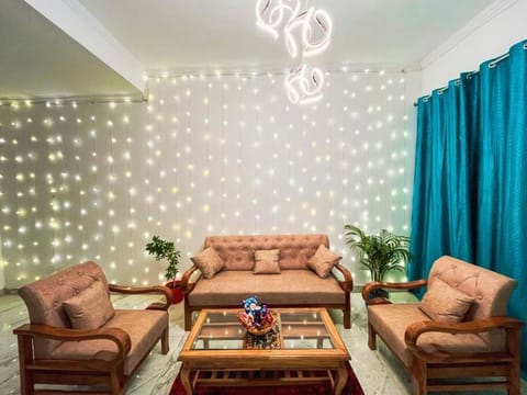 Love Lounge - Luxury 3BHK Villa in Greater Noida Villa in Noida