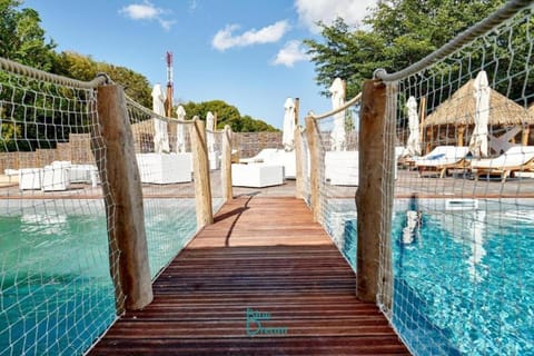 Day, Natural landscape, Pool view, Swimming pool, sunbed