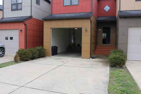 Athens city townhouse, 3 bedroom, 2.5 baths, Wi-Fi Apartment in Ohio