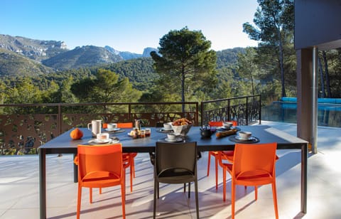 Patio, Natural landscape, View (from property/room), Balcony/Terrace, Dining area, Mountain view