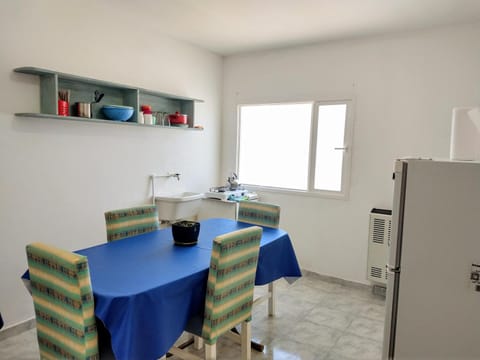 Kitchen or kitchenette, Dining area, minibar