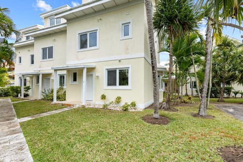 Paradise Six House in Nassau