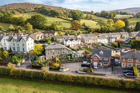 Property building, Day, Neighbourhood, Natural landscape, Bird's eye view, Mountain view, Street view, Parking