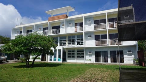 Property building, Day, Balcony/Terrace