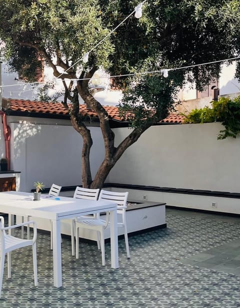 Patio, Dining area