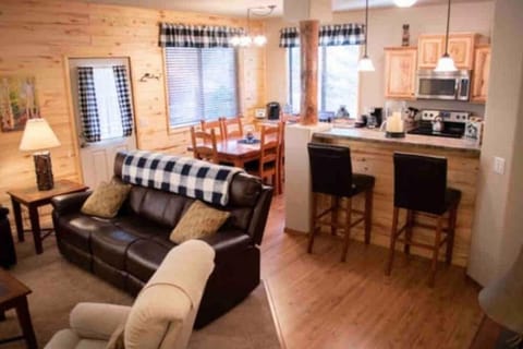 Cozy White Mountain Getaway! Condo in Show Low