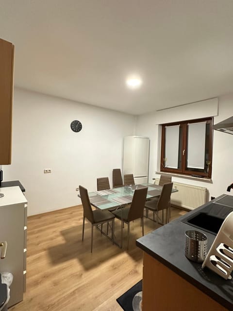 Kitchen or kitchenette, Seating area, Dining area