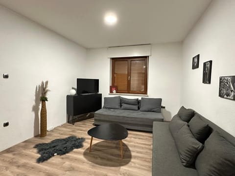 Communal lounge/ TV room, TV and multimedia, Living room, Seating area, Evening entertainment