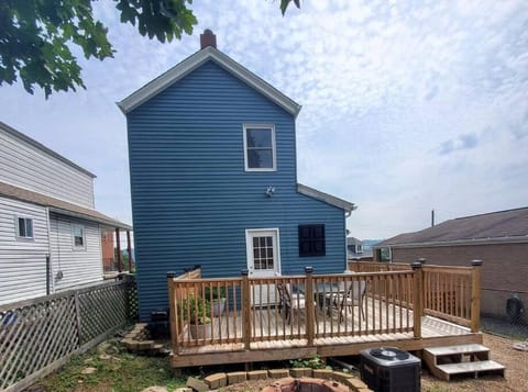 Near City/Airport, Large Deck, 2 BD, Long Stays House in Carnegie