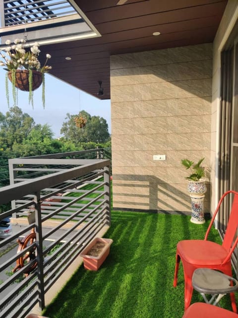 2 Floors 8 bedroom in Panchkula by Especial Rentals Apartment in Punjab, India