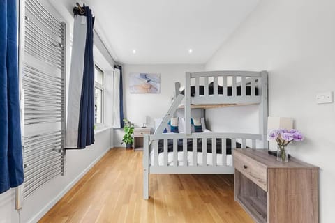 Metro Marvel: 1-Bed Gem Apartment in London Borough of Southwark