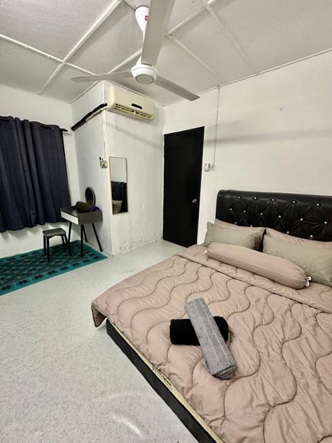 Homestay Syahezzie fully aircond Netflix With Jacuzi Apartamento in Hulu Langat