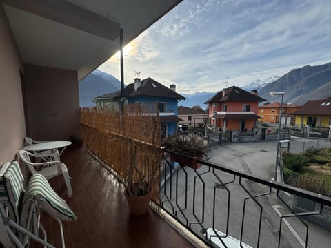 Balcony/Terrace, Mountain view, Street view, Quiet street view