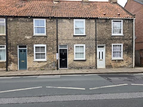 Quaint Period Terraced Cottage House in Beverley