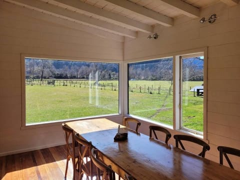 Casa de campo sobre el rio House in Los Ríos, Chile